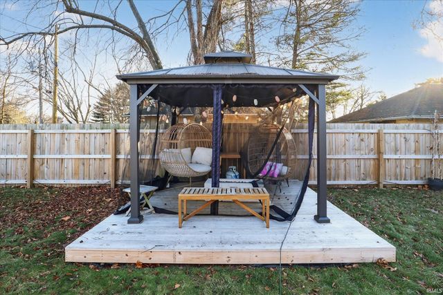 206 N Coquillard Drive, South Bend, IN 46617