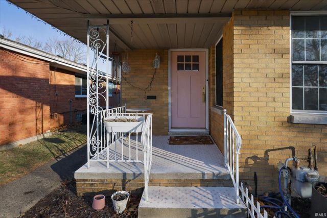 206 N Coquillard Drive, South Bend, IN 46617