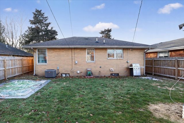 206 N Coquillard Drive, South Bend, IN 46617