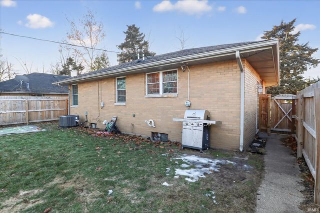 206 N Coquillard Drive, South Bend, IN 46617