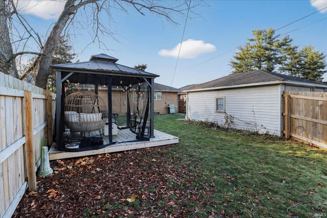 206 N Coquillard Drive, South Bend, IN 46617