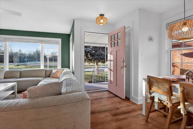 206 N Coquillard Drive, South Bend, IN 46617