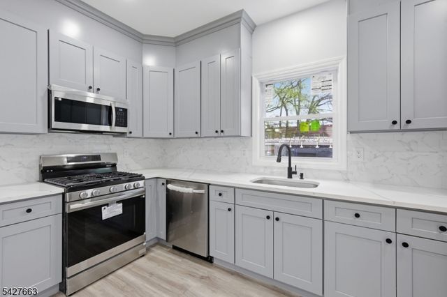 949 Edwin St, North Brunswick Twp., NJ 08902