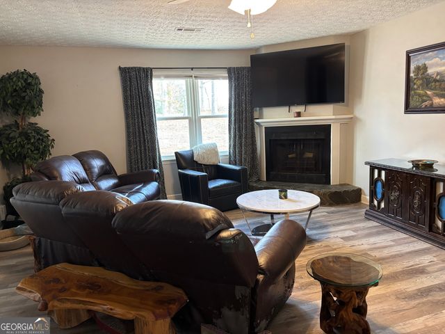 6 Oakmount Drive, Newnan, GA 30263