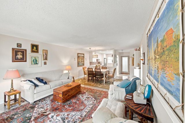 193 Lake Evelyn Drive, West Palm Beach, FL 33411