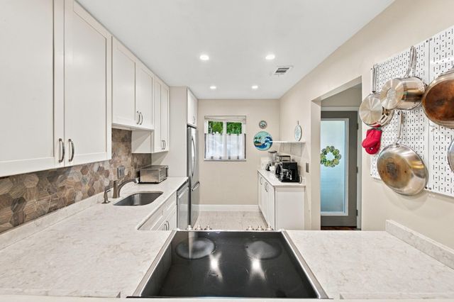 193 Lake Evelyn Drive, West Palm Beach, FL 33411