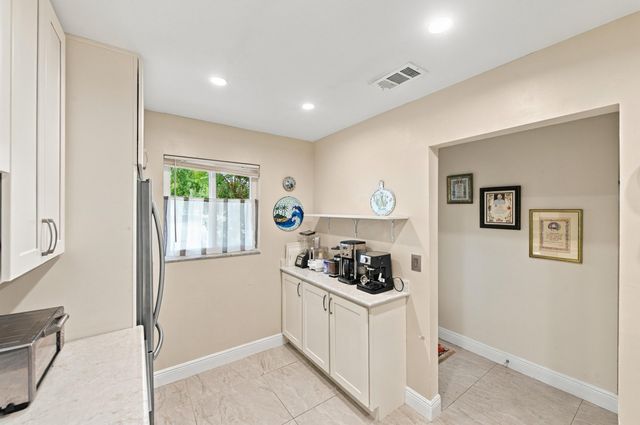193 Lake Evelyn Drive, West Palm Beach, FL 33411
