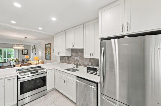 193 Lake Evelyn Drive, West Palm Beach, FL 33411