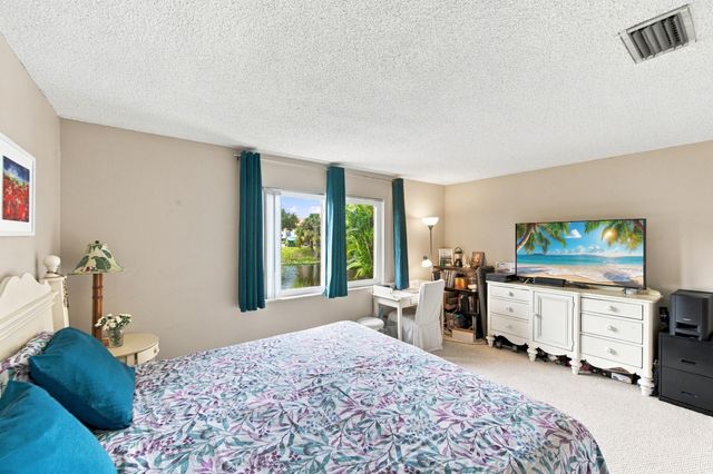 193 Lake Evelyn Drive, West Palm Beach, FL 33411