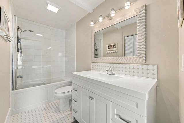193 Lake Evelyn Drive, West Palm Beach, FL 33411