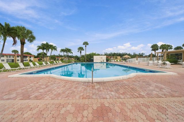 193 Lake Evelyn Drive, West Palm Beach, FL 33411