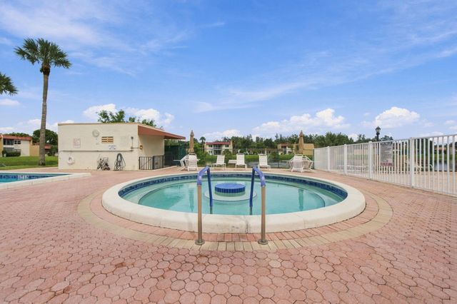 193 Lake Evelyn Drive, West Palm Beach, FL 33411