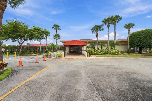 193 Lake Evelyn Drive, West Palm Beach, FL 33411