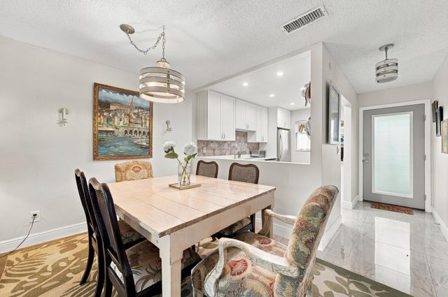 193 Lake Evelyn Drive, West Palm Beach, FL 33411