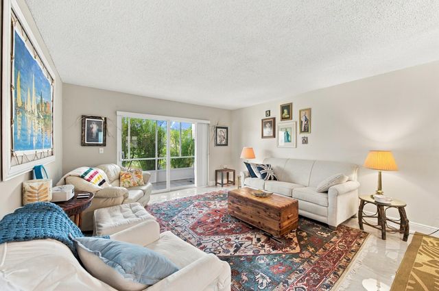 193 Lake Evelyn Drive, West Palm Beach, FL 33411