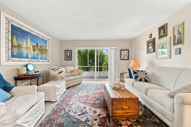 193 Lake Evelyn Drive, West Palm Beach, FL 33411