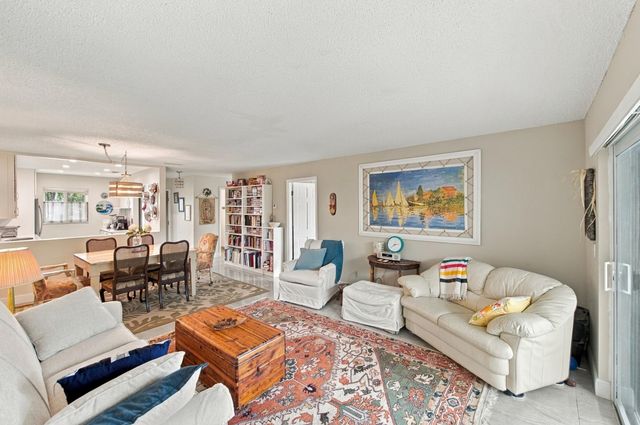 193 Lake Evelyn Drive, West Palm Beach, FL 33411