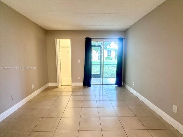 105 Meadows Cir 105, Boynton Beach, FL 33436