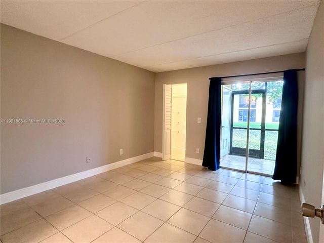 105 Meadows Cir 105, Boynton Beach, FL 33436