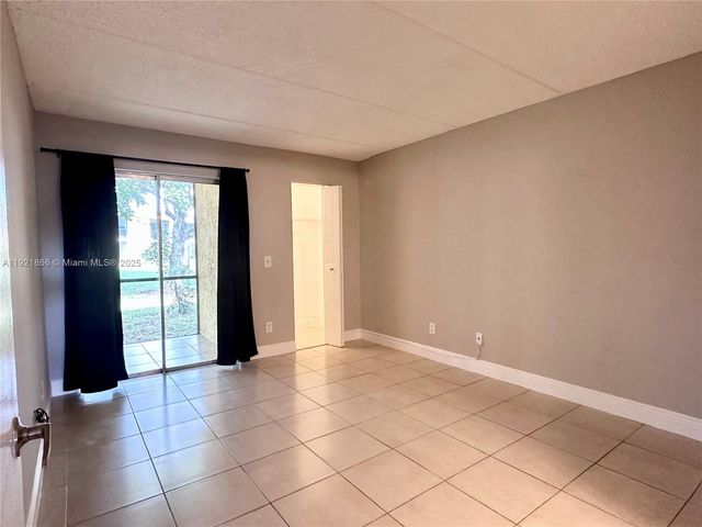 105 Meadows Cir 105, Boynton Beach, FL 33436