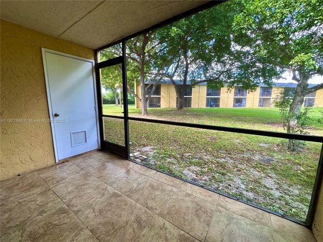 105 Meadows Cir 105, Boynton Beach, FL 33436