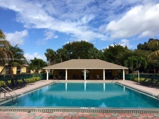 105 Meadows Cir 105, Boynton Beach, FL 33436