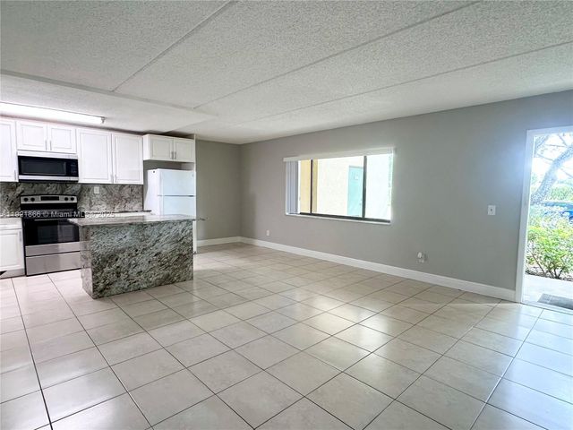 105 Meadows Cir 105, Boynton Beach, FL 33436