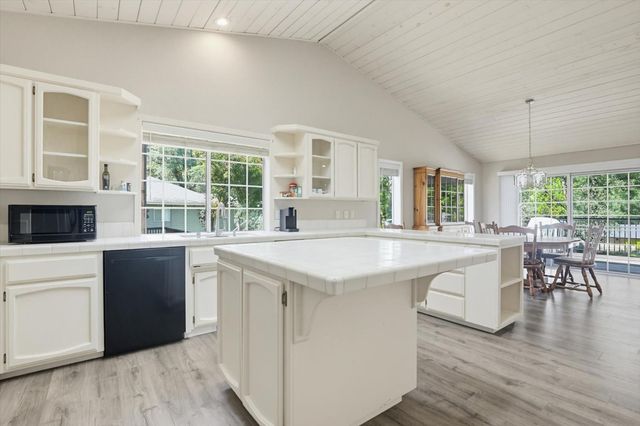 20689 Chaparral Cir, Penn Valley, CA 95946