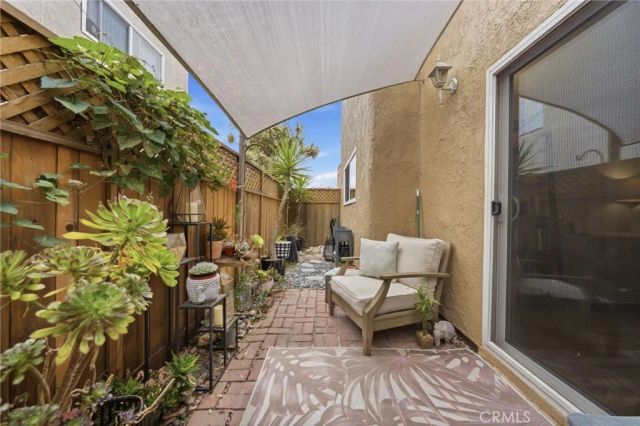 206 Portland Avenue, Huntington Beach, CA 92648