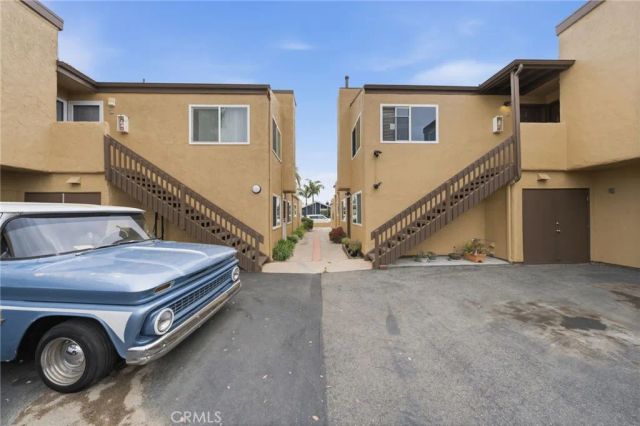 206 Portland Avenue, Huntington Beach, CA 92648