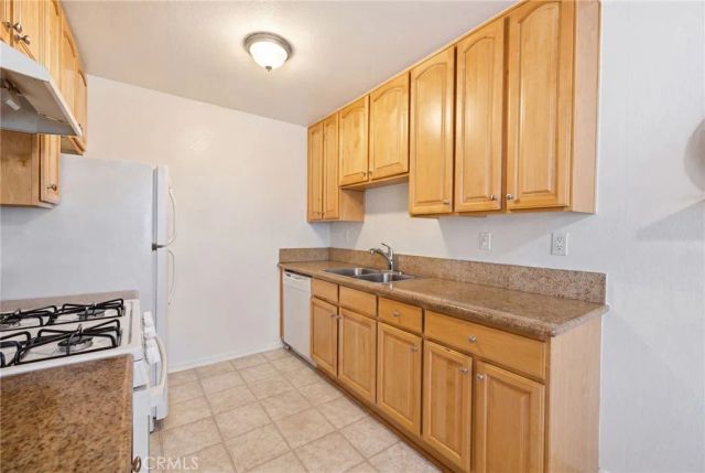 206 Portland Avenue, Huntington Beach, CA 92648