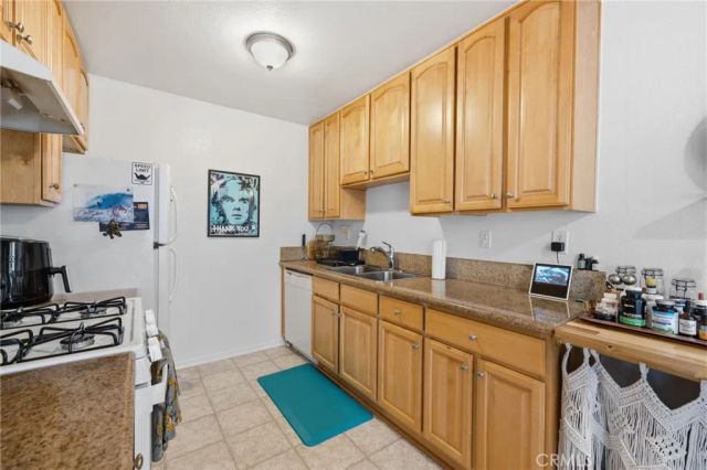 206 Portland Avenue, Huntington Beach, CA 92648
