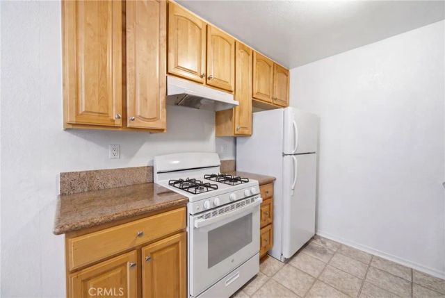 206 Portland Avenue, Huntington Beach, CA 92648