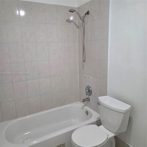 8905 NW 28th Dr B, Coral Springs, FL 33065