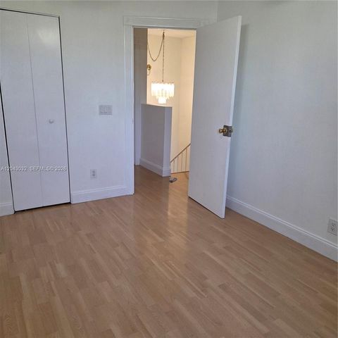8905 NW 28th Dr B, Coral Springs, FL 33065