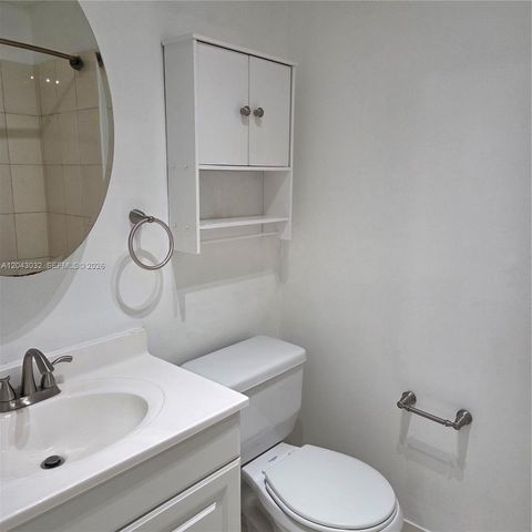 8905 NW 28th Dr B, Coral Springs, FL 33065