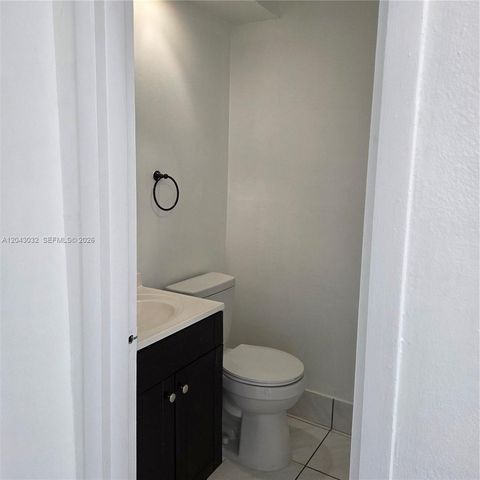 8905 NW 28th Dr B, Coral Springs, FL 33065