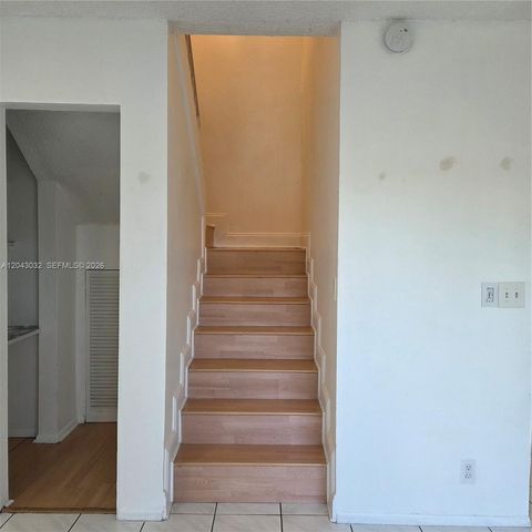 8905 NW 28th Dr B, Coral Springs, FL 33065