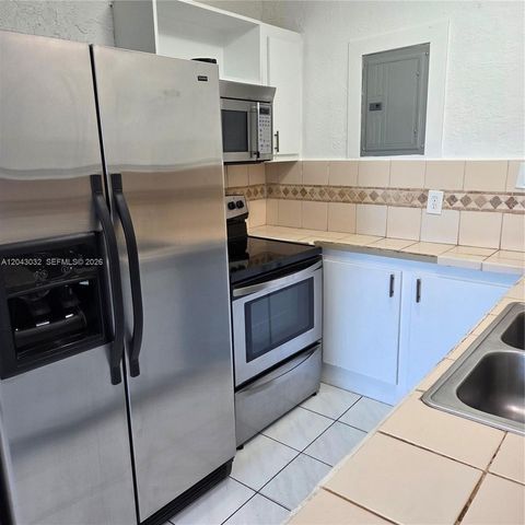 8905 NW 28th Dr B, Coral Springs, FL 33065