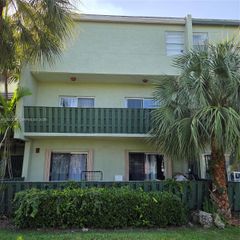 8905 NW 28th Dr B, Coral Springs, FL 33065