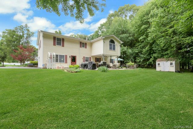 19 Flower Lane, Valley Cottage, NY 10989