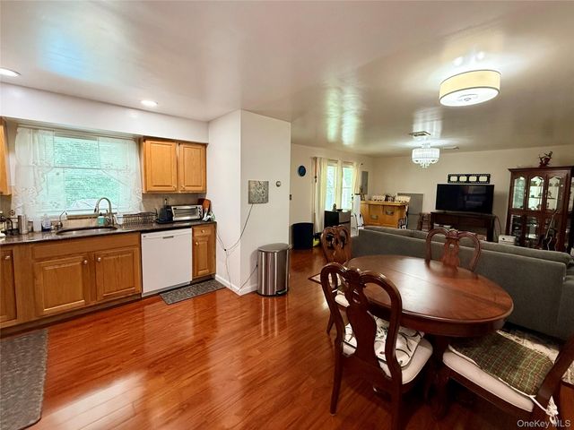 19 Flower Lane, Valley Cottage, NY 10989