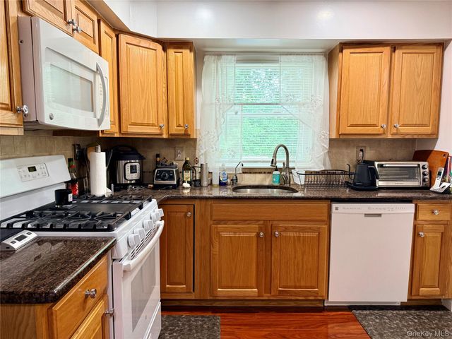 19 Flower Lane, Valley Cottage, NY 10989