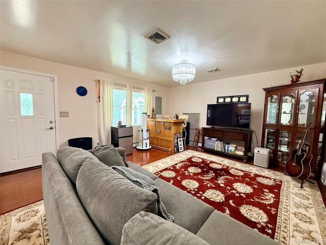 19 Flower Lane, Valley Cottage, NY 10989