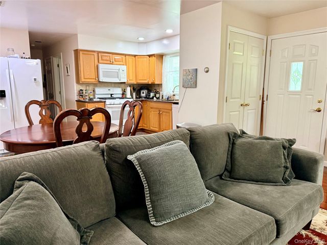 19 Flower Lane, Valley Cottage, NY 10989