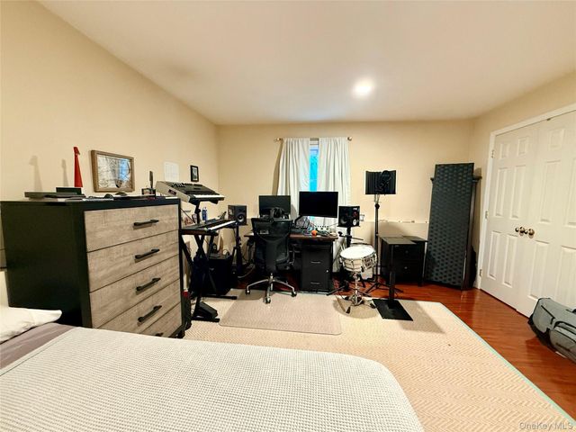 19 Flower Lane, Valley Cottage, NY 10989