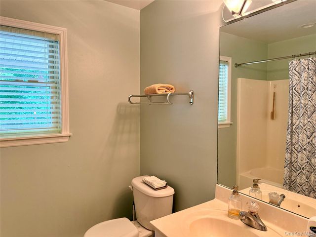19 Flower Lane, Valley Cottage, NY 10989