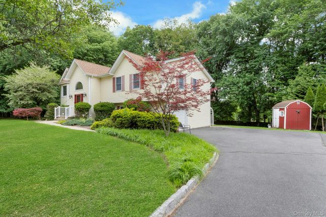 19 Flower Lane, Valley Cottage, NY 10989