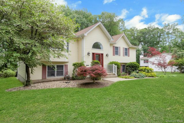 19 Flower Lane, Valley Cottage, NY 10989