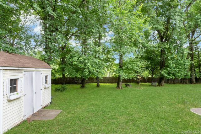 19 Flower Lane, Valley Cottage, NY 10989